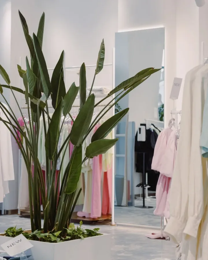 Kệ treo quần áo trong shop